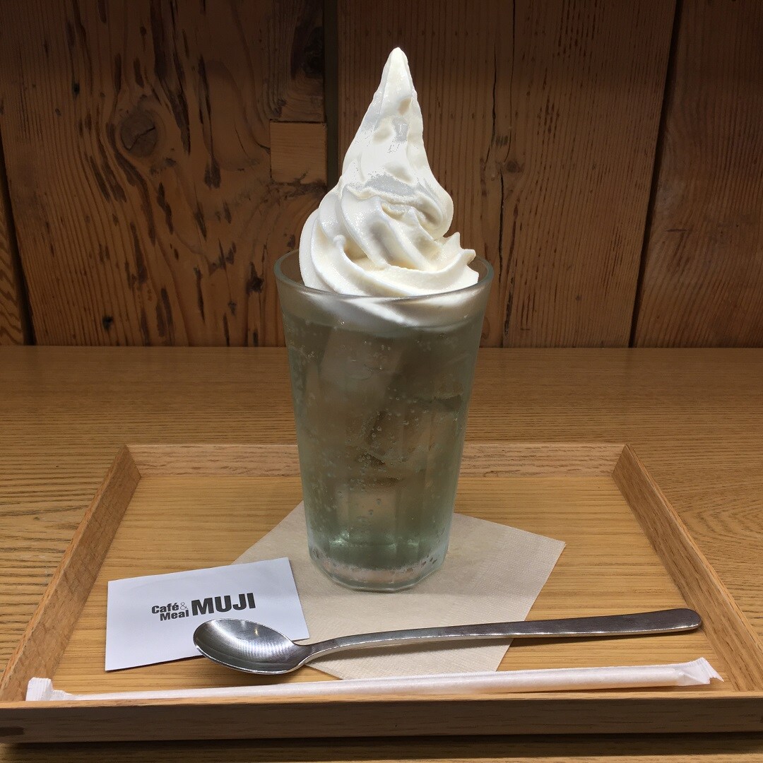 Café MUJI二子玉川】おすすめ「メロンクリームソーダ」｜ 無印良品